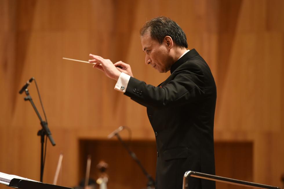 艺术学院音乐学院院长蔡央教授担任音乐会指挥法国著名钢琴家pascal