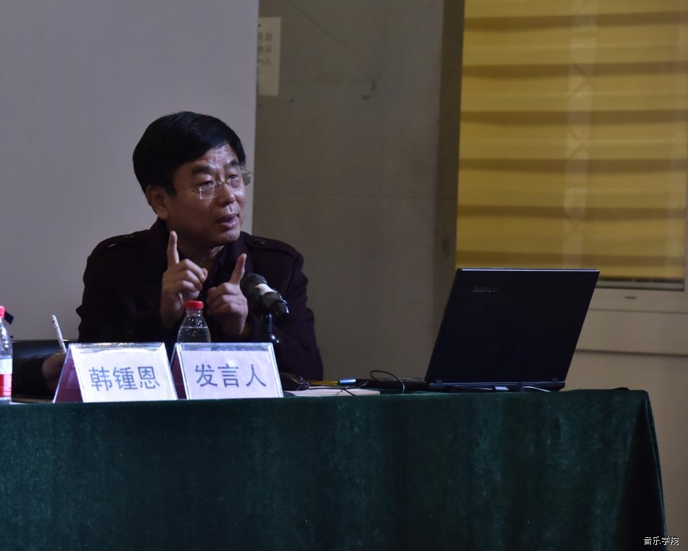 专题发言现场2014级音乐学供稿:文/钟莹,摄影/莫巧丽,赵峥审校/潘林紫