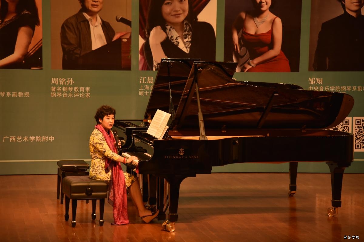 赵聆教授教课现场与研讨会同时进行的三场大师课讲座也异常精彩,冼