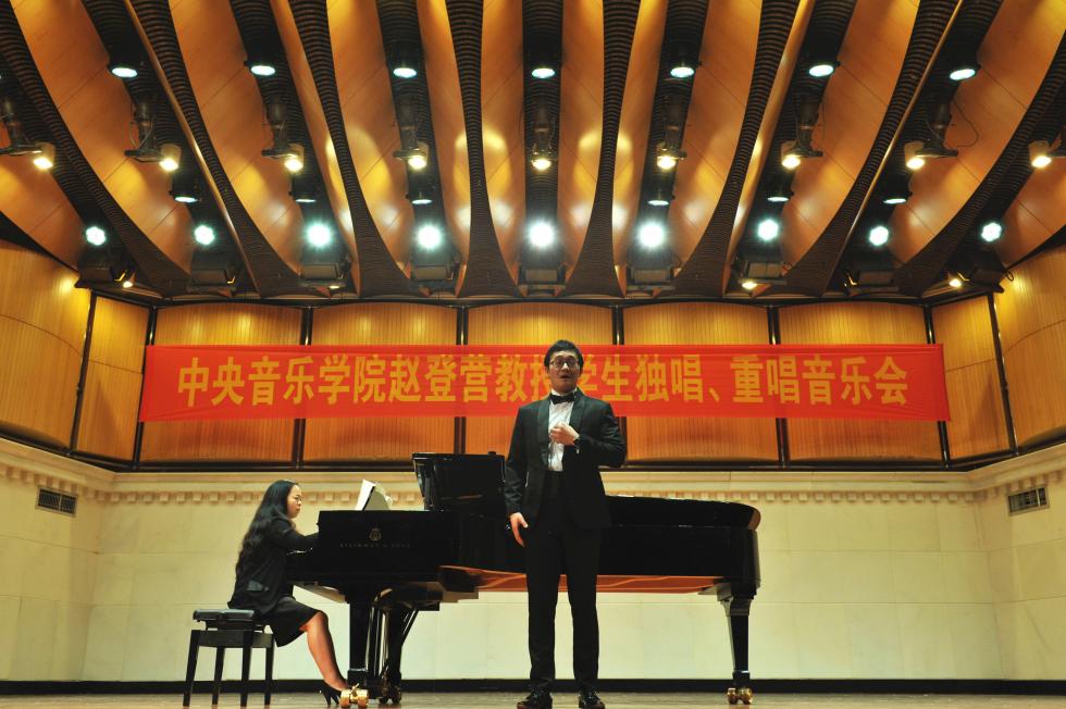 中央音乐学院声歌系赵登营教授莅临音乐学院讲学并举办学生音乐会