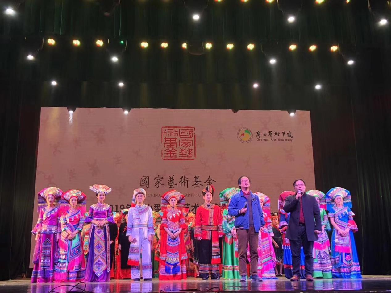 曲作家戴伟,词作家梁绍武分别发表感言领导嘉宾与演职人员合影留念